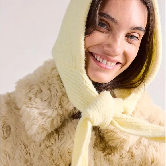 Cozy Buttercream Knit BalaBonnet for women - Picture 4 of 4